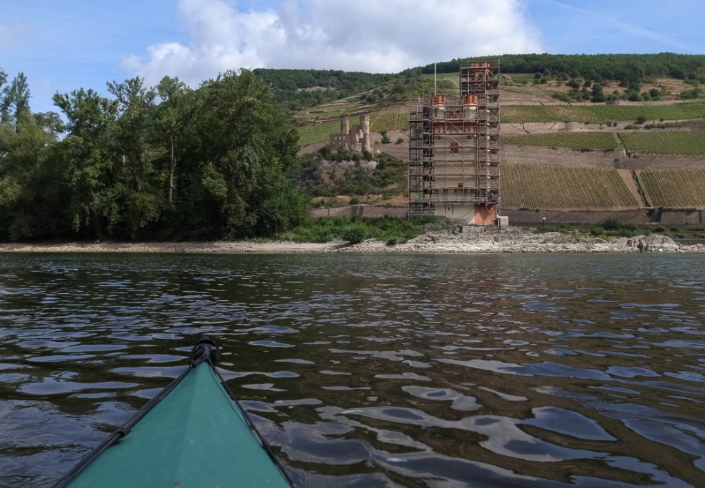 Mäuseturminsel und Burg Ehrenfels (Rheinkilometer 530)